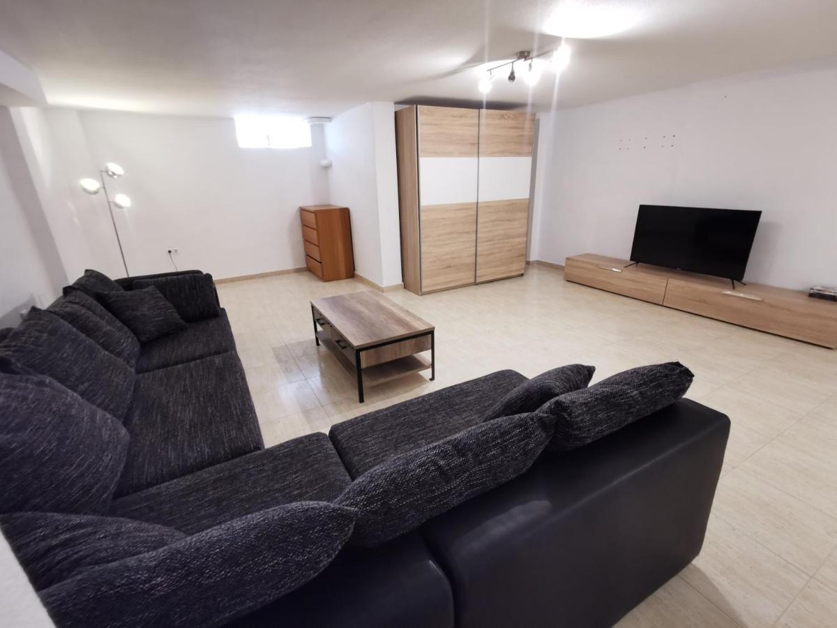 Spacious Villa With Private Pool And Beach Views El Moncayo 外观 照片